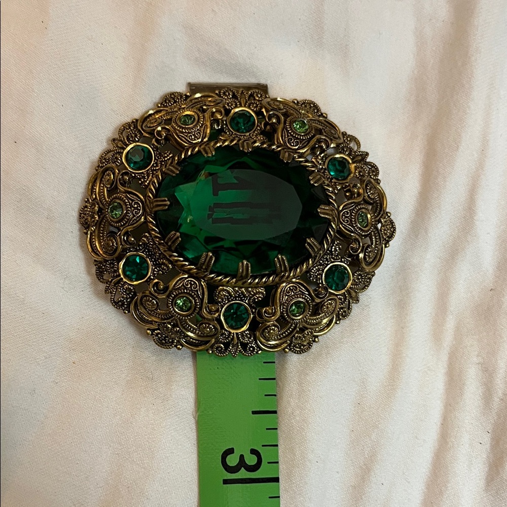 Vintage Ornate Gold and Green Gemstone Brooch - Picture 11 of 11